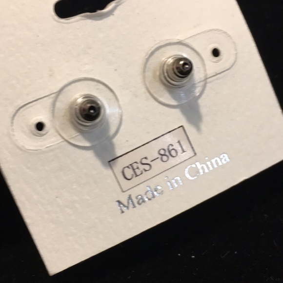 5 FOR $20! New crystals red and clear studS - Picture 4 of 5